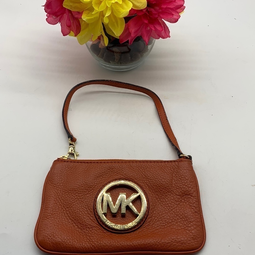 Michael Michael Kors Orange Gold Wristlet. SM1714
